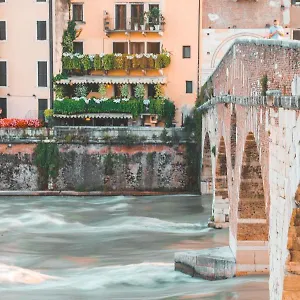 https://suite-ponte-pietra.hotelinveneto.com